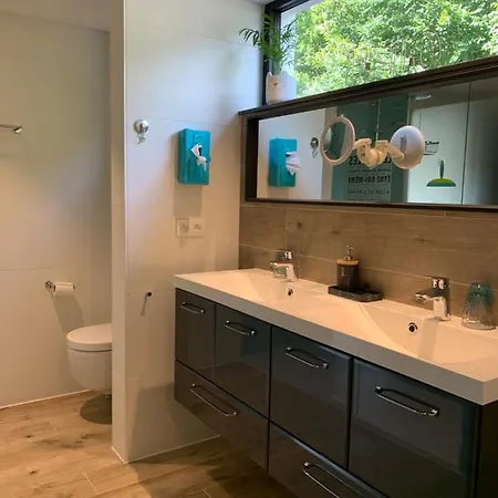 לינה וארוחת בוקר Chez Isa 3*